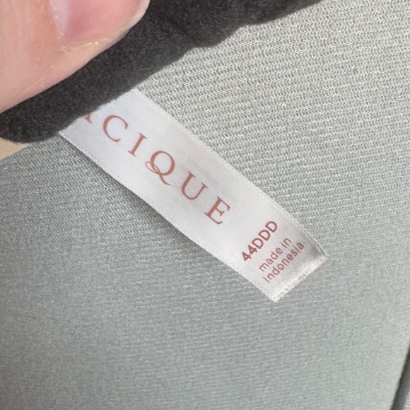 Backsmoother Bra with Leaf Pattern - Picture 5 of 5